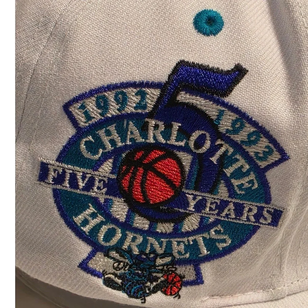 Mitchell & Ness Charlotte Hornets Snapback‎ Hat White 5 Year Anniversary Patch